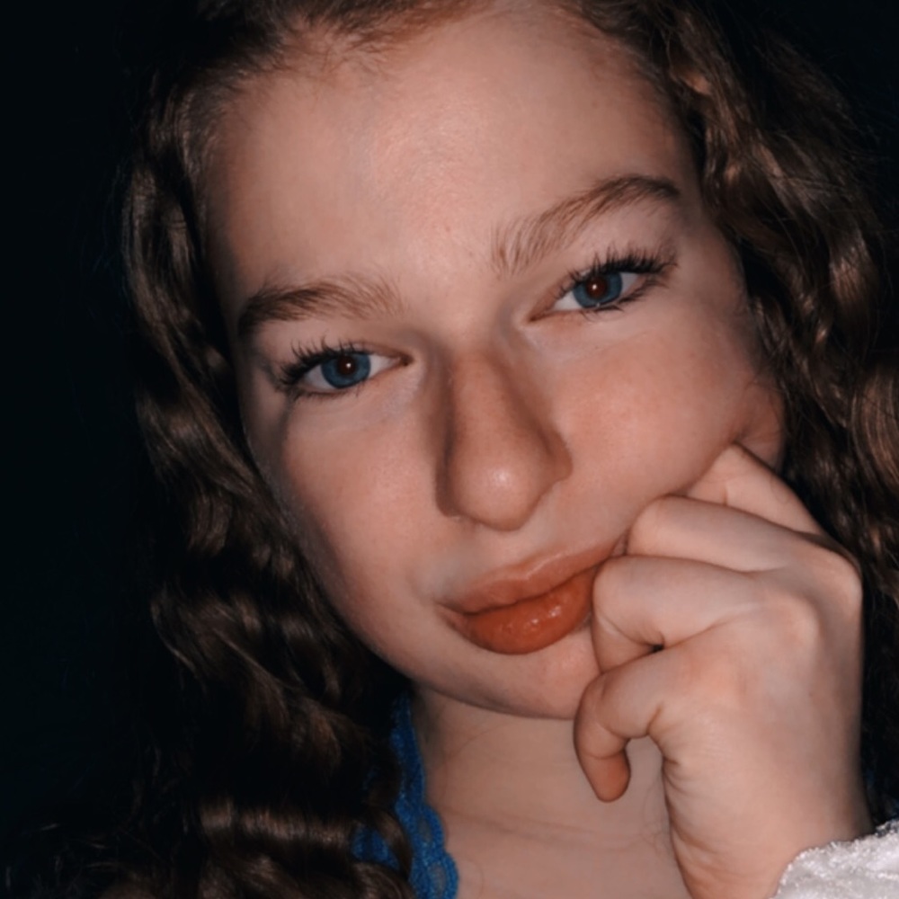 Meet your Posher, Caitlyn